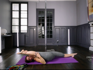 Grands écarts pour la pole dance