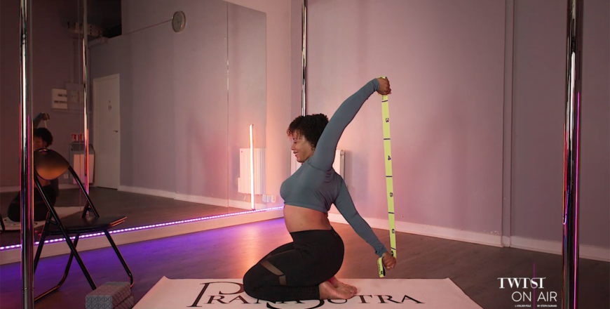 pole stretch, shoulders stretch, la Pranasutra, flexibility